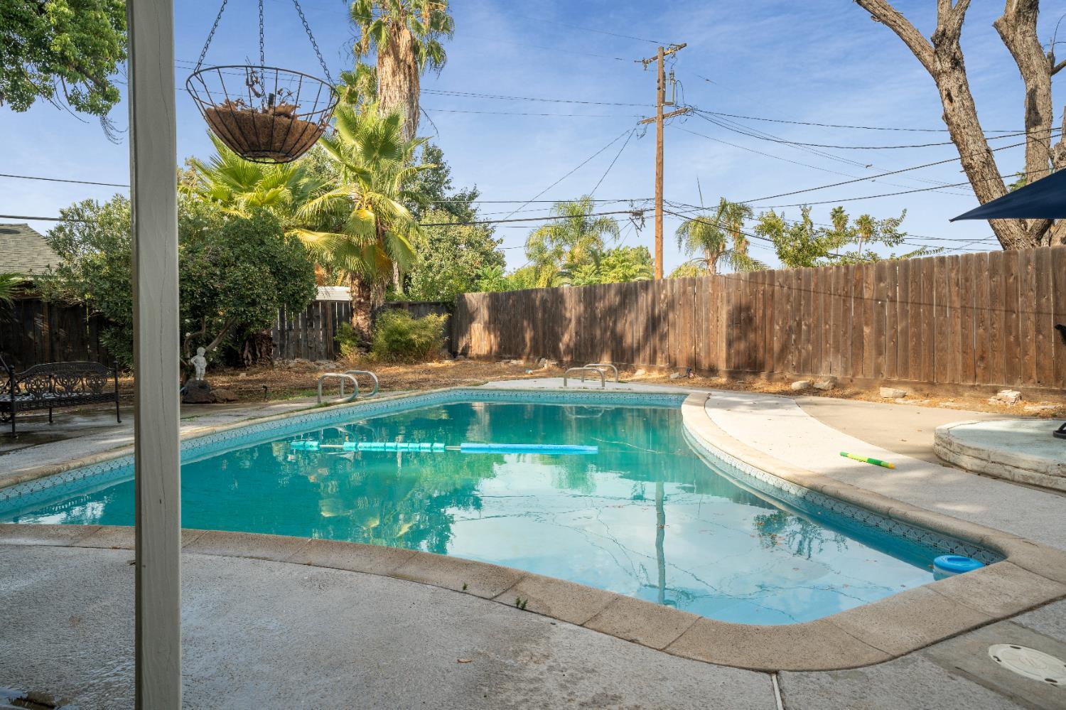 1403 East Griffith Way Fresno, CA 93704 - Photo 18 of 27 a view of a bird bath