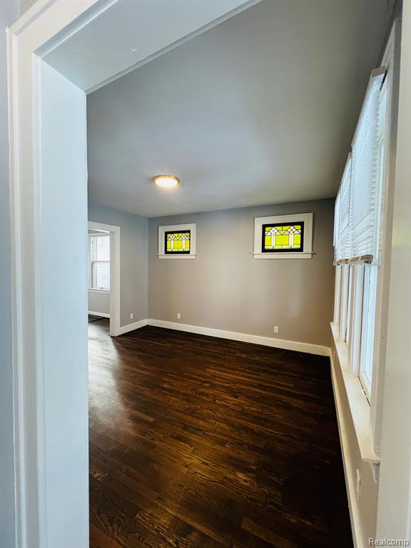 8292 Rivard Avenue Warren, MI 48089 - Photo 5 of 34