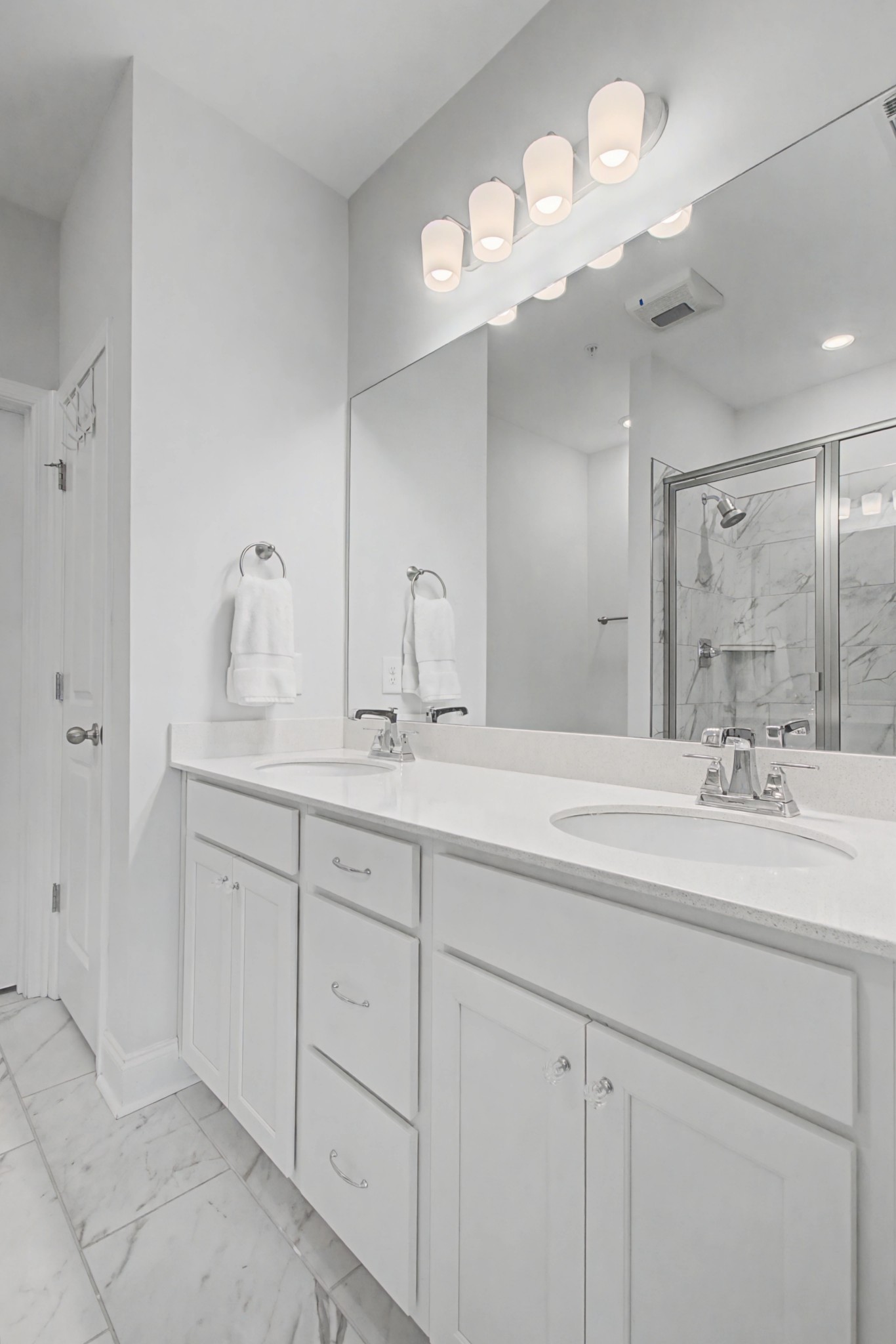 1066 June Wilde Ridge Spring Hill, TN 37174 - Photo 15 of 33 a bathroom with double sink and a mirror