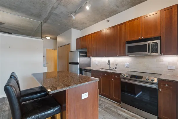$499,000 | 321 South Sangamon Street, Unit 508, Chicago, IL 60607
