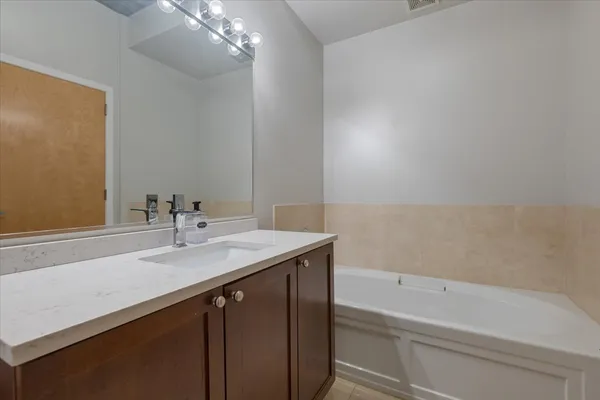 $499,000 | 321 South Sangamon Street, Unit 508, Chicago, IL 60607