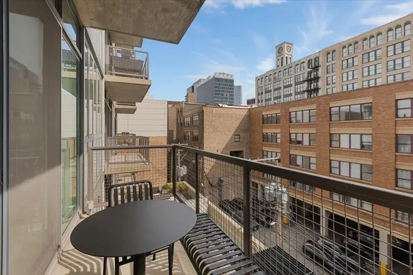 $499,000 | 321 South Sangamon Street, Unit 508, Chicago, IL 60607