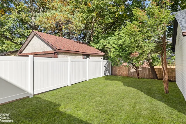 $2,300,000 | 85-03 Wareham Place | Jamaica Estates