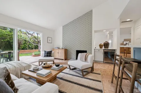 $1,695,000 | 14 Laurelwood Court, San Rafael, CA 94901