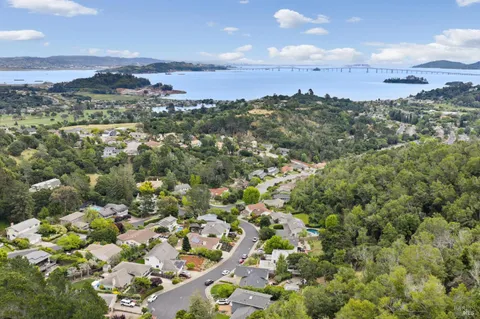 $1,695,000 | 14 Laurelwood Court, San Rafael, CA 94901