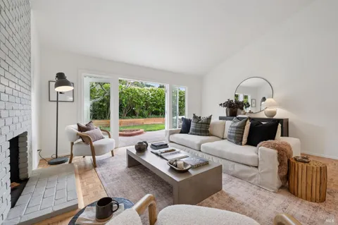 $1,695,000 | 14 Laurelwood Court, San Rafael, CA 94901
