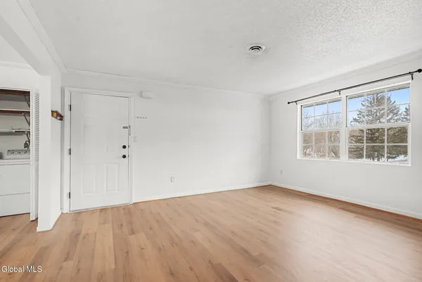 $1,800 | 25 A Pine Lane, Unit 6, Albany, NY 12203