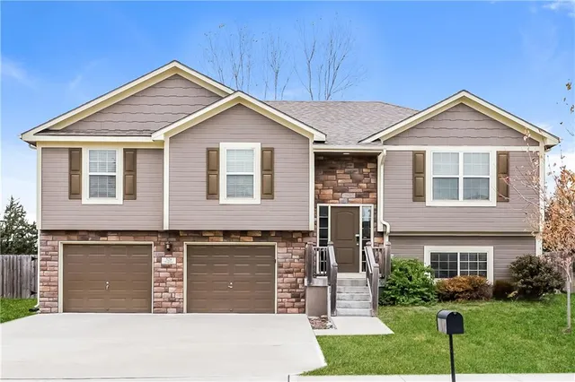 $2,335 | 528 South Poplar Street, Gardner, KS 66030