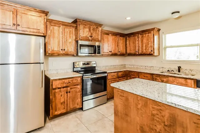 $2,335 | 528 South Poplar Street, Gardner, KS 66030