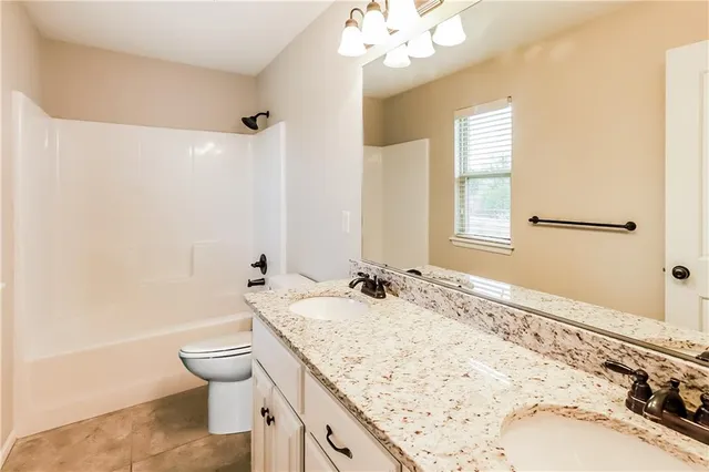 $2,335 | 528 South Poplar Street, Gardner, KS 66030