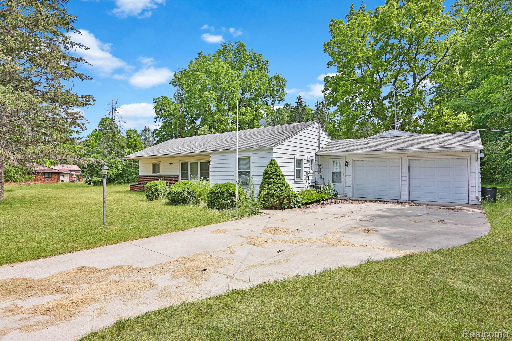 12125 Coldwater Road Flushing, MI 48433 - Photo 3 of 24