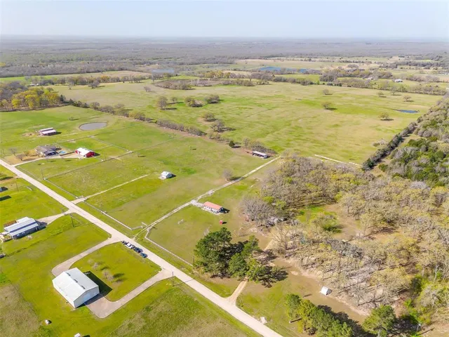 a view of an outdoor space