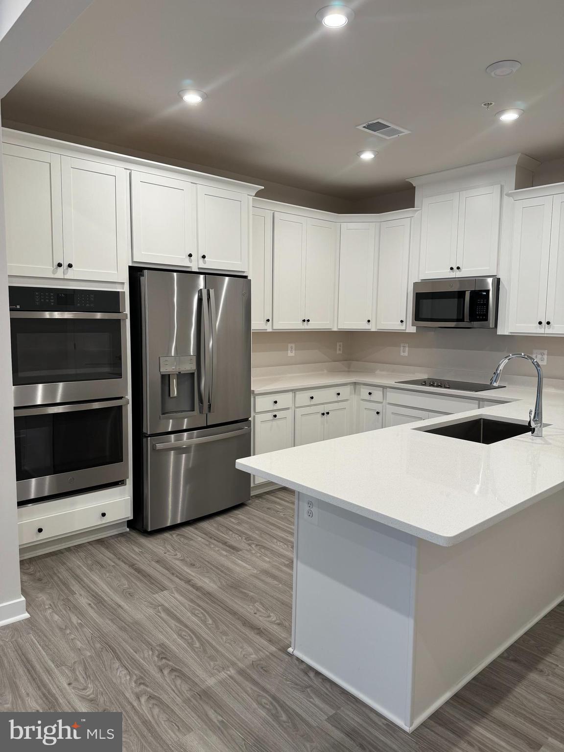 14128 Gypsum Loop, Unit 71 Chantilly, VA 20151 - Photo 5 of 14 gourmet kitchen