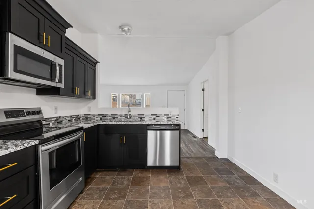 $320,000 | 411 8th Avenue North, Nampa, ID 83687