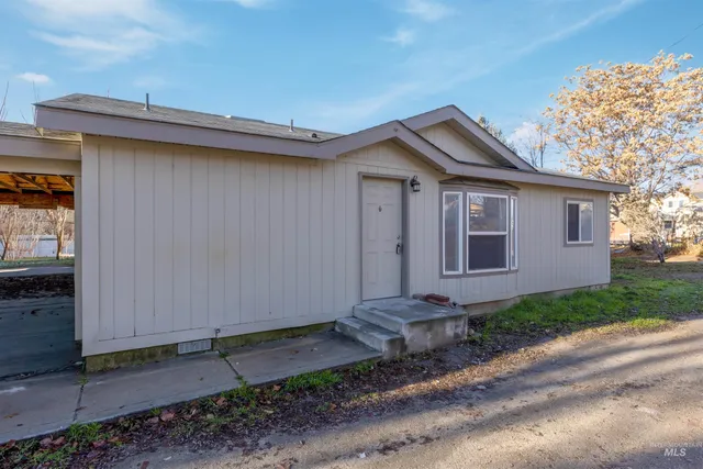 $320,000 | 411 8th Avenue North, Nampa, ID 83687
