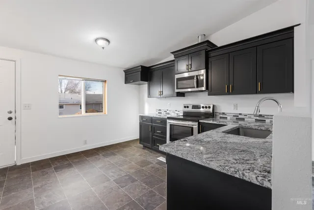 $320,000 | 411 8th Avenue North, Nampa, ID 83687