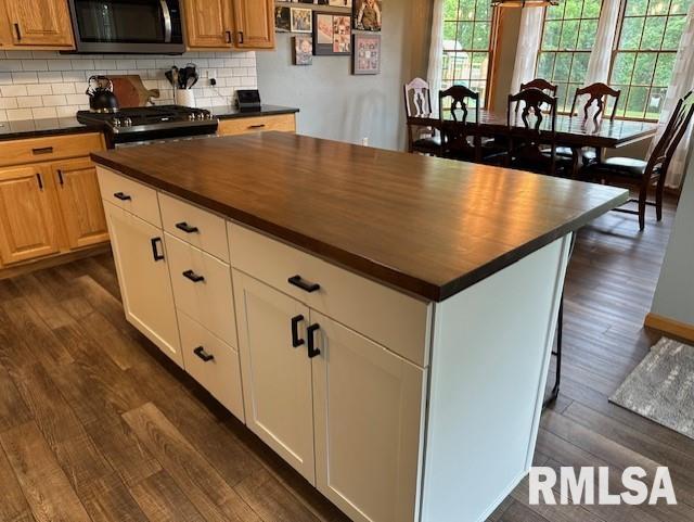 891 Township Road Stronghurst, IL 61480 - Photo 10 of 35 Gallery Image 10