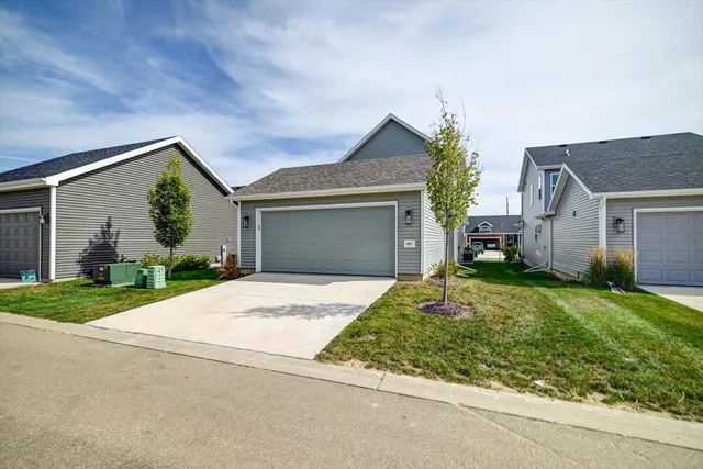 $442,900 | 6567 Prairie Wood Drive, McFarland, WI 53558