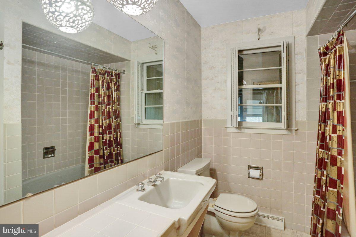 1041 Commonwealth Boulevard Reading, PA 19607 - Photo 12 of 26 Gallery Image 12