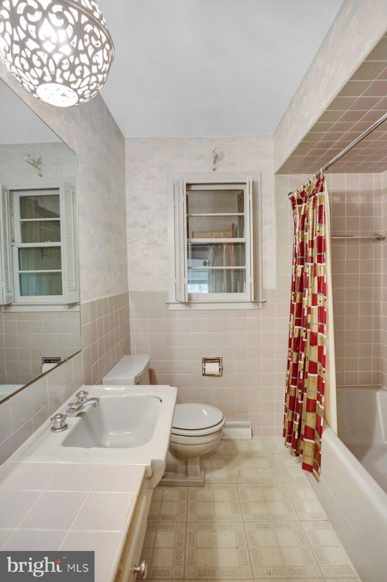1041 Commonwealth Boulevard Reading, PA 19607 - Photo 13 of 26 Gallery Image 13