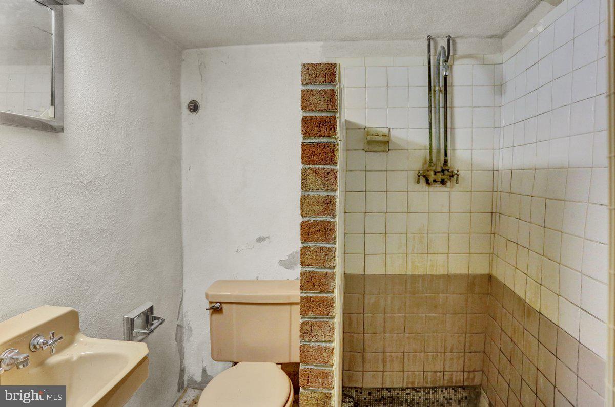 1041 Commonwealth Boulevard Reading, PA 19607 - Photo 21 of 26 Gallery Image 21