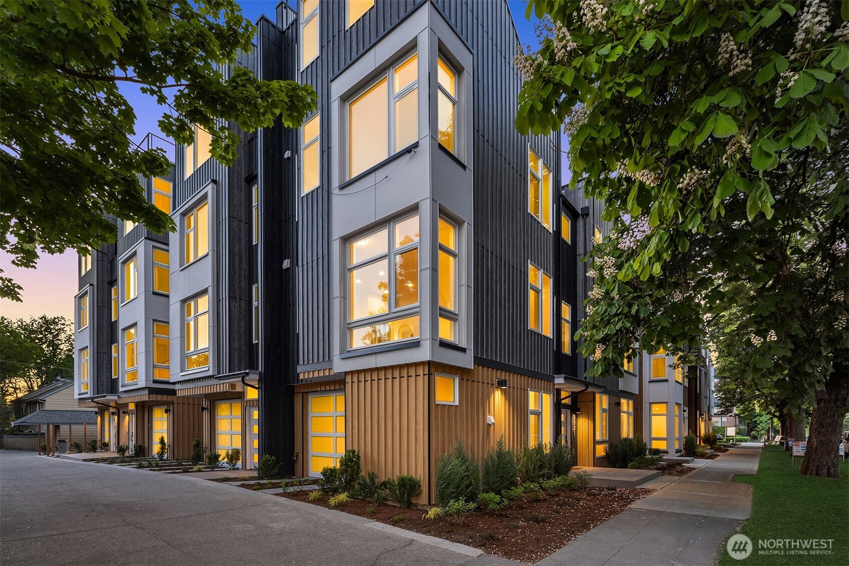 1713 17th Avenue Seattle, WA 98122 - Photo 3 of 25