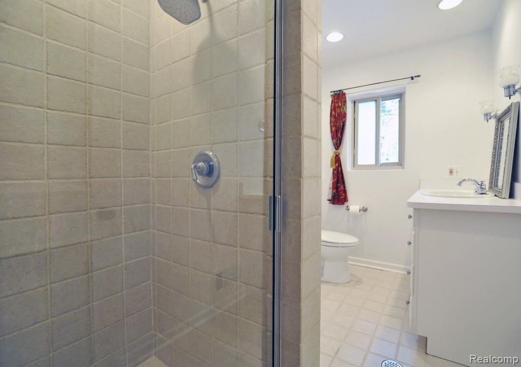 482 Shoreham Road Grosse Pointe, MI 48236 - Photo 11 of 34 11.jpg