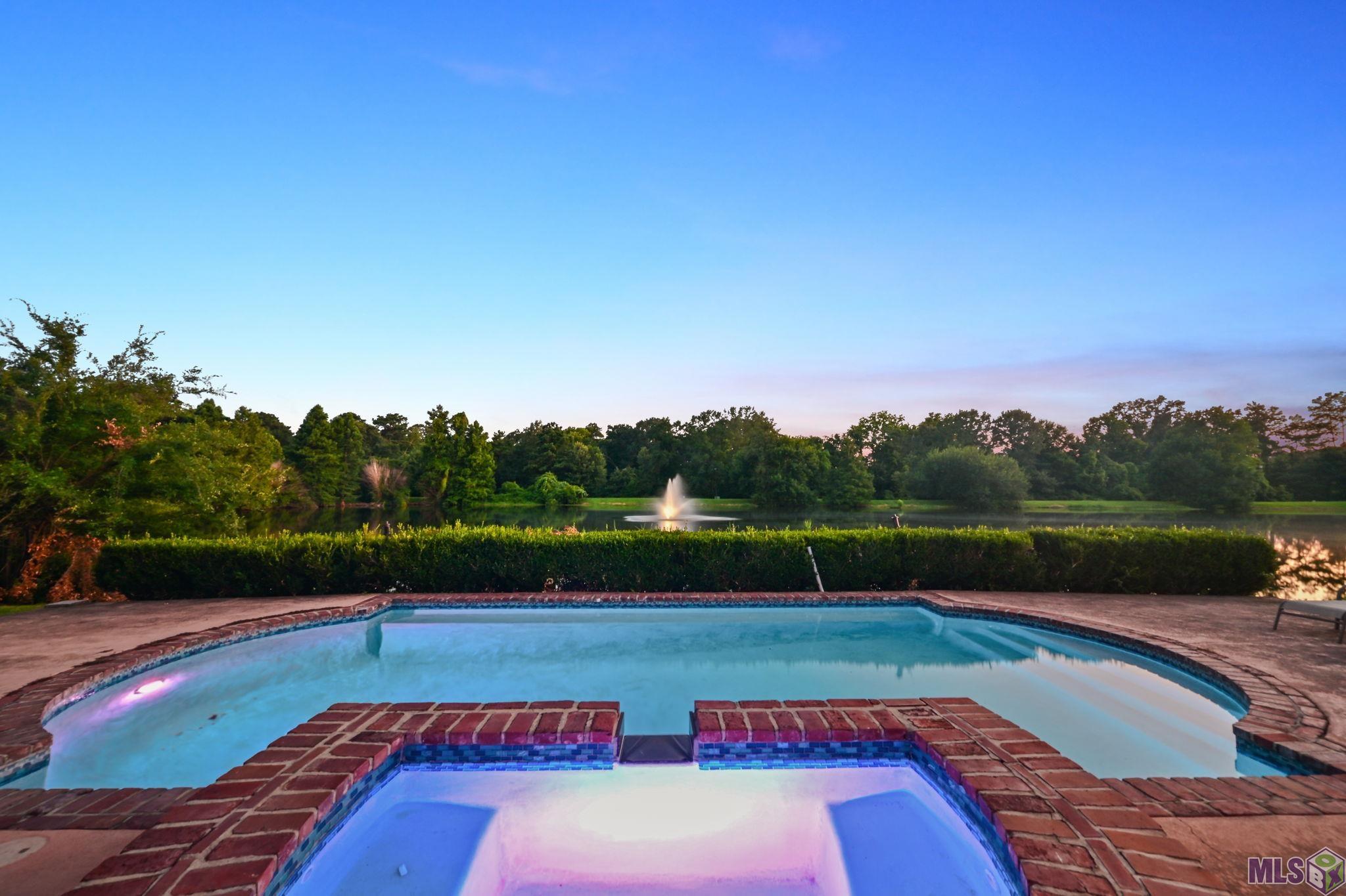 16924 Sunset Point Court Baton Rouge, LA 70816 - Photo 2 of 37