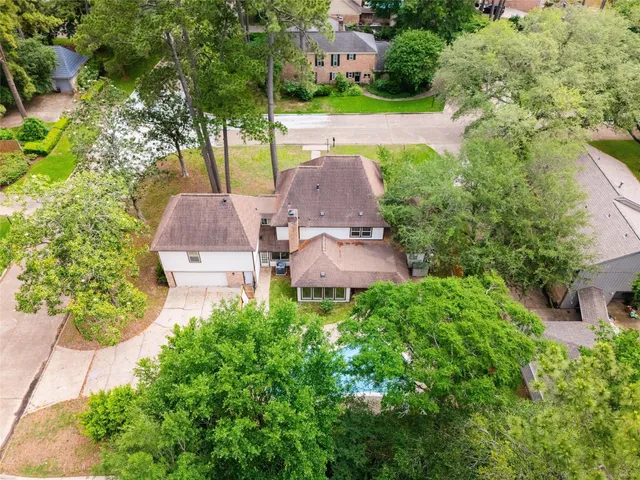 an aerial view of a house with yard swimming pool and outdoor seating
