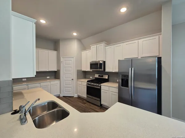 $2,295 | 1324 Spring Row Street, New Braunfels, TX 78132
