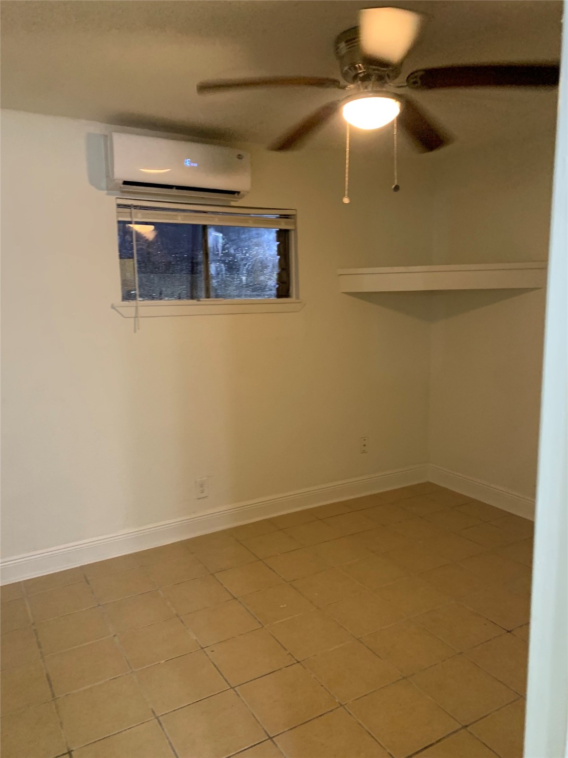 7610 Red Robin Lane, Unit 2 Houston, TX 77075 - Photo 14 of 16 a view of an empty room