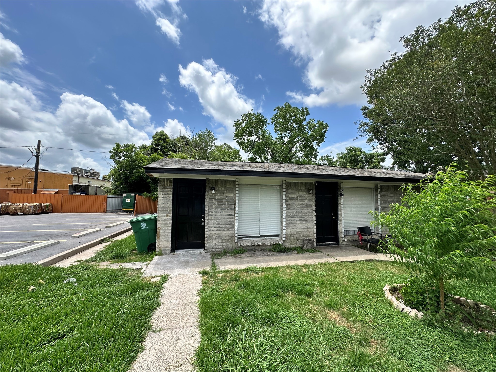7610 Red Robin Lane, Unit 2 Houston, TX 77075 - Photo 10 of 16 a view of a yard with a large tree