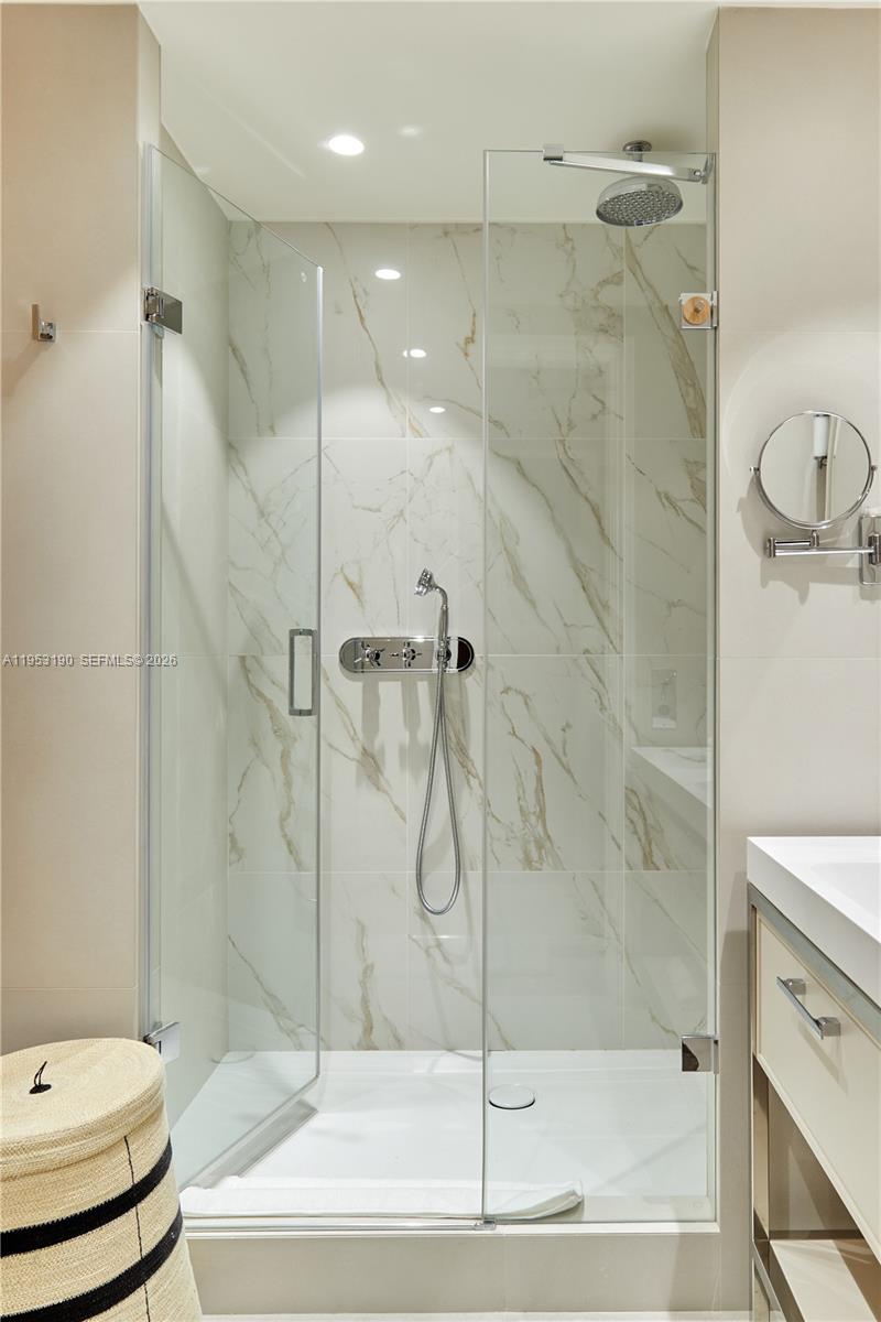 11 Rue Saint-Dominique, Unit SDO 403 Carrollton, IDF 75007 - Photo 13 of 40 a bathroom with a shower and a toilet