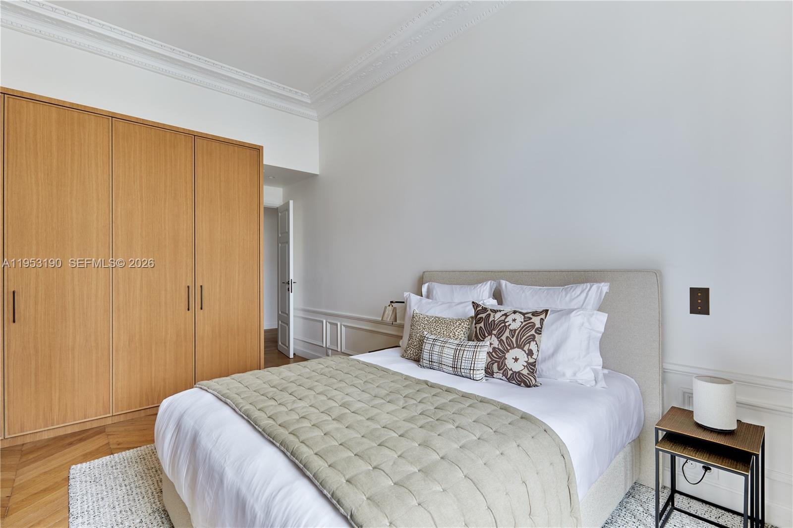 11 Rue Saint-Dominique, Unit SDO 403 Carrollton, IDF 75007 - Photo 5 of 40 a bedroom with a bed and a lamp with wooden floor