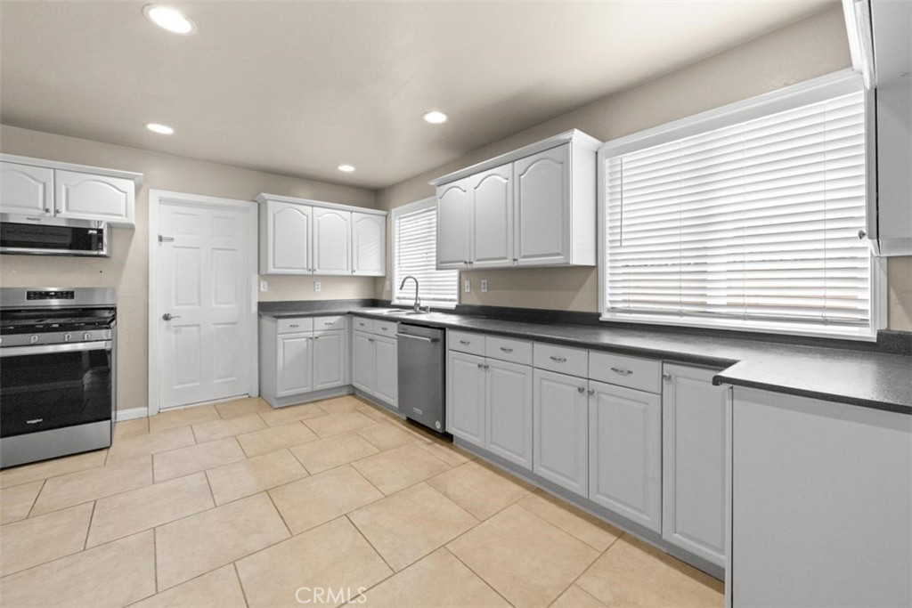 5748 Eunice Street Simi Valley, CA 93063 - Photo 2 of 19