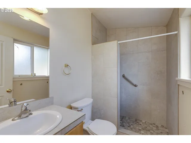 $370,000 | 3716 E Street, Springfield, OR 97478