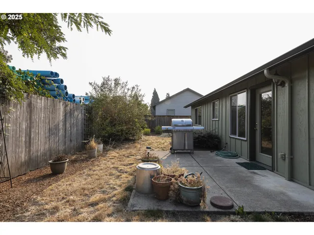 $370,000 | 3716 E Street, Springfield, OR 97478