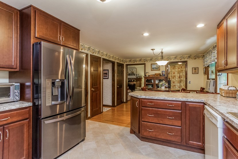 18 Nova Road Nashua, NH 03064 - Photo 5 of 25