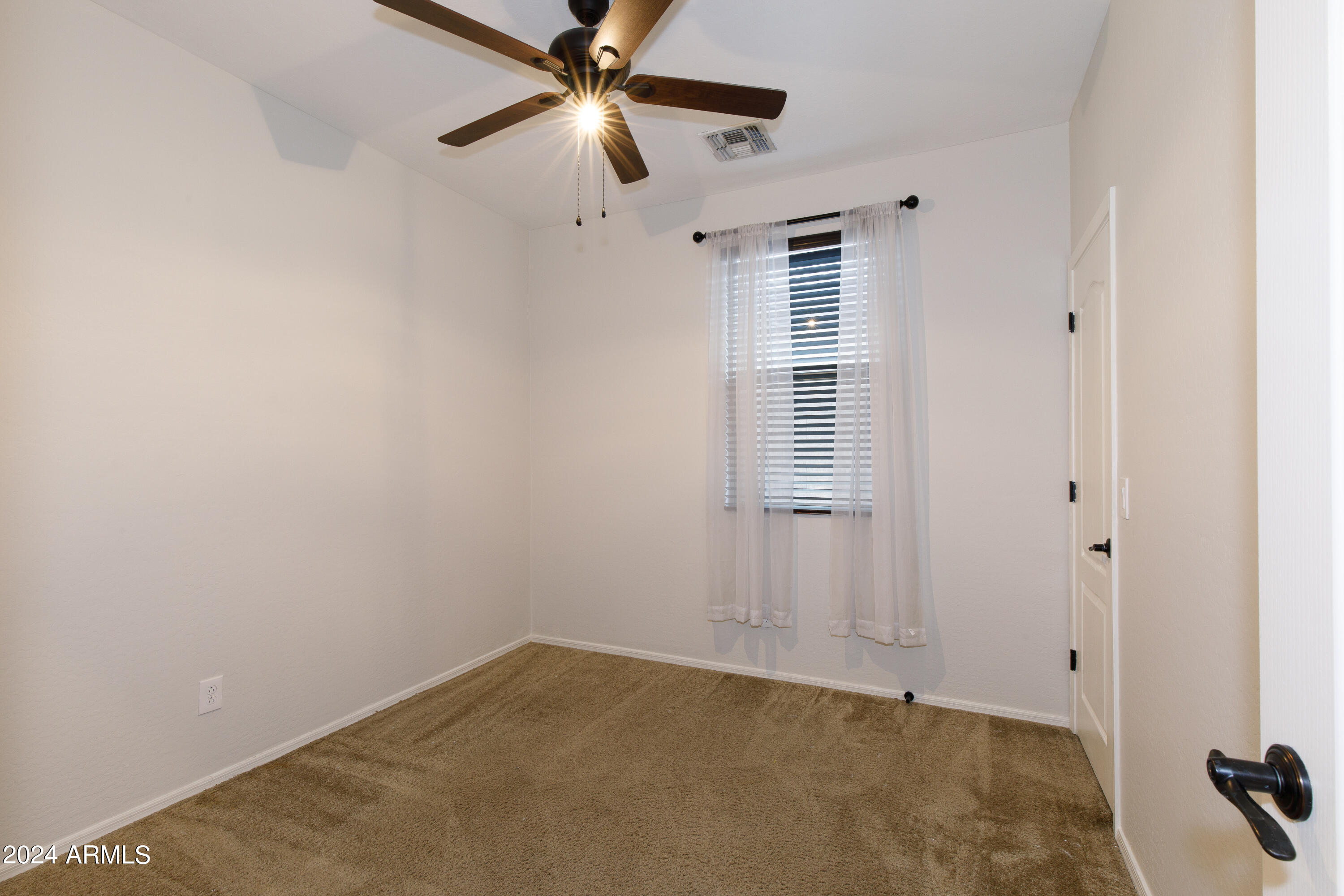 12123 West Rowel Road Peoria, AZ 85383 - Photo 11 of 19 12123 W Rowell-17