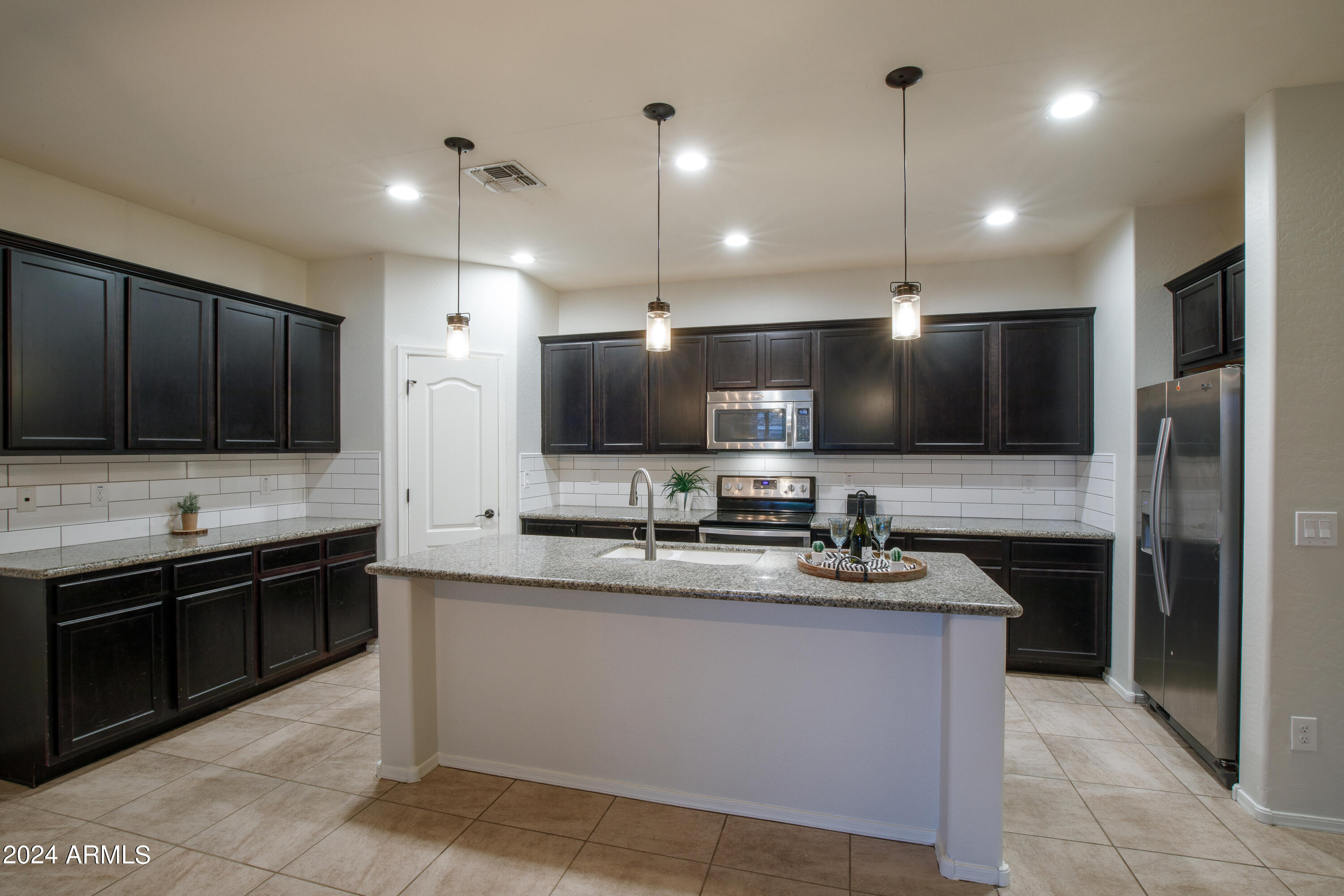 12123 West Rowel Road Peoria, AZ 85383 - Photo 14 of 19 12123 W Rowell-10