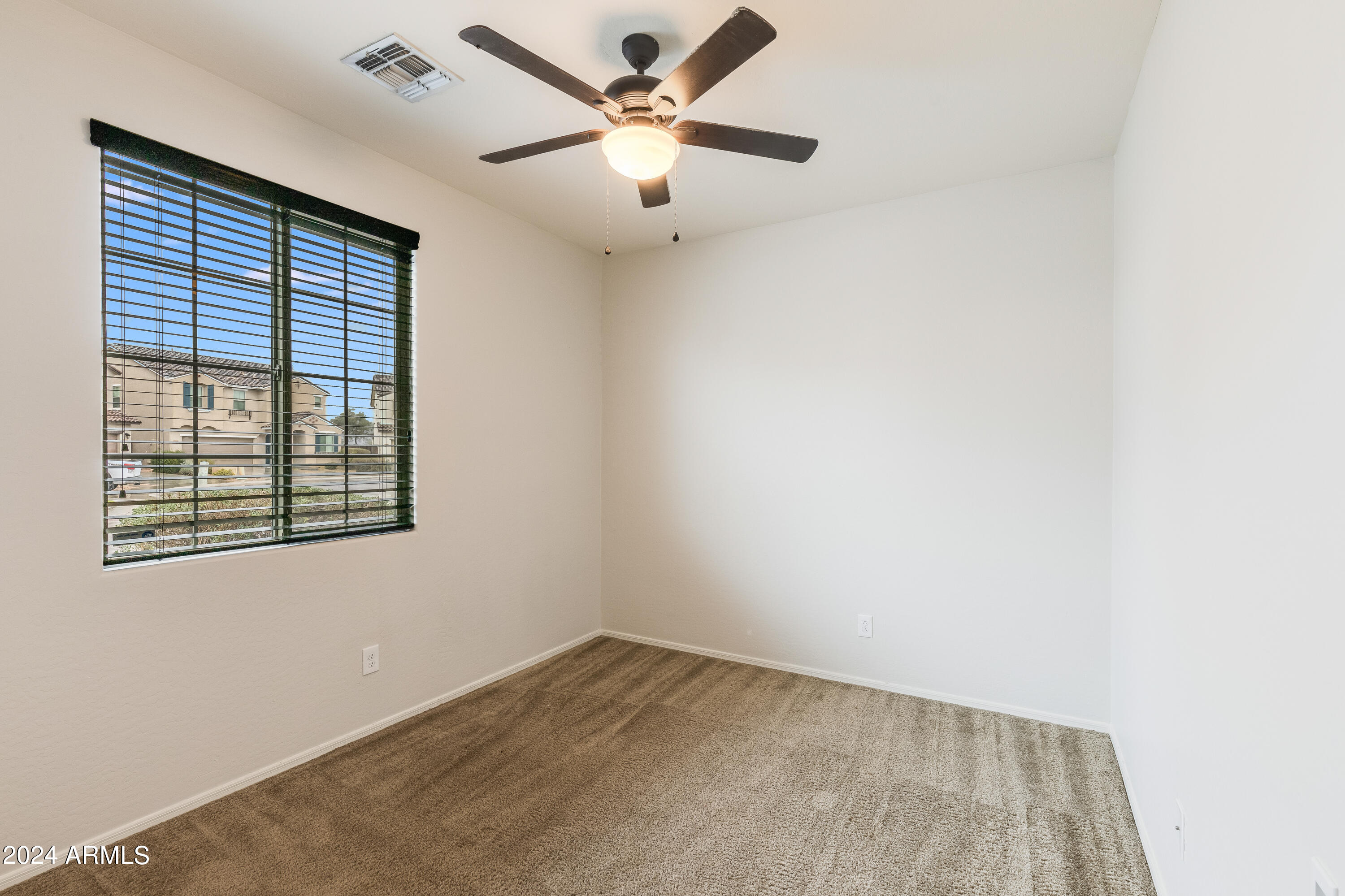 12123 West Rowel Road Peoria, AZ 85383 - Photo 16 of 19 12123 W Rowell-21