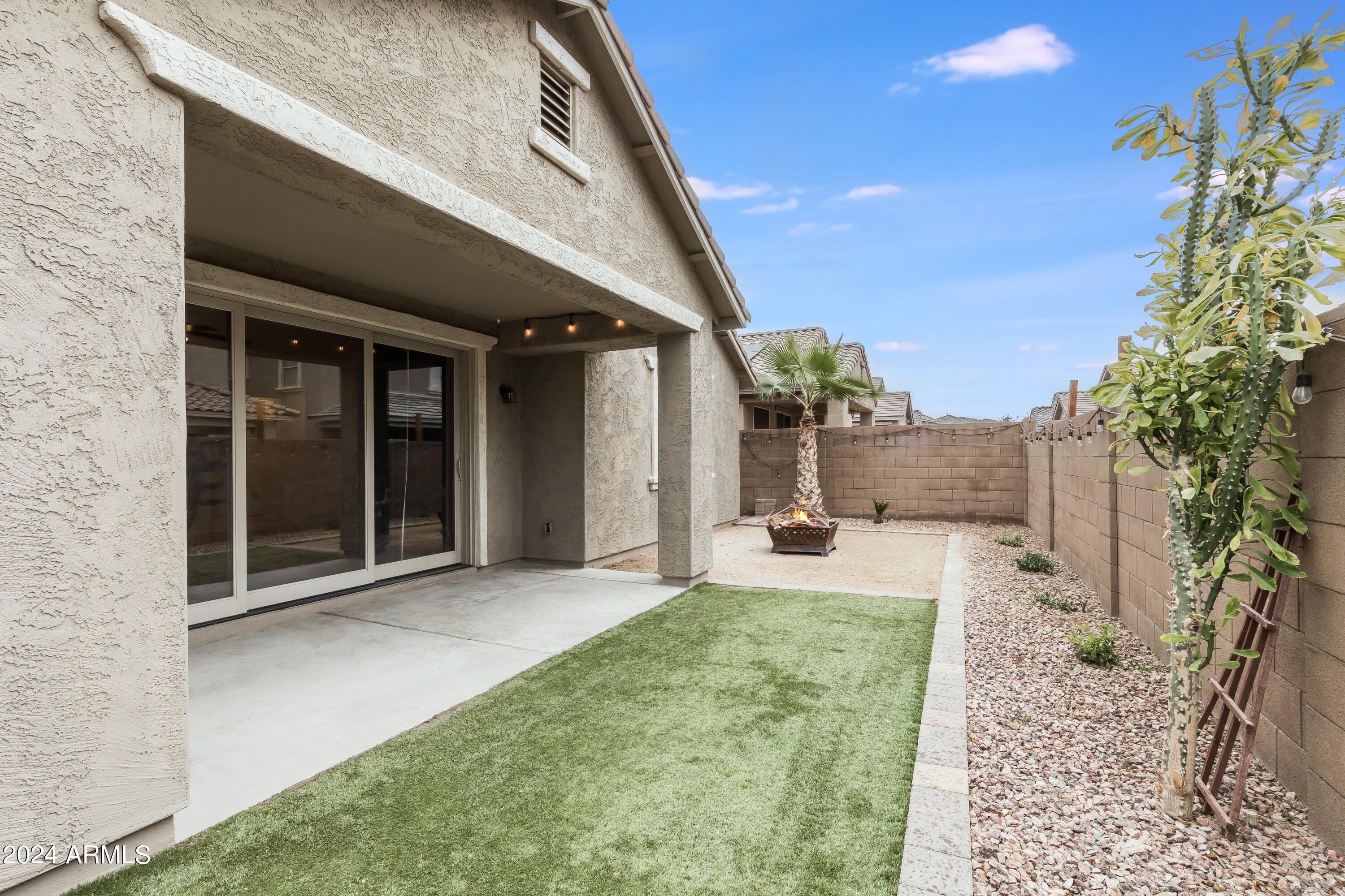 12123 West Rowel Road Peoria, AZ 85383 - Photo 4 of 19 12123 W Rowell-23