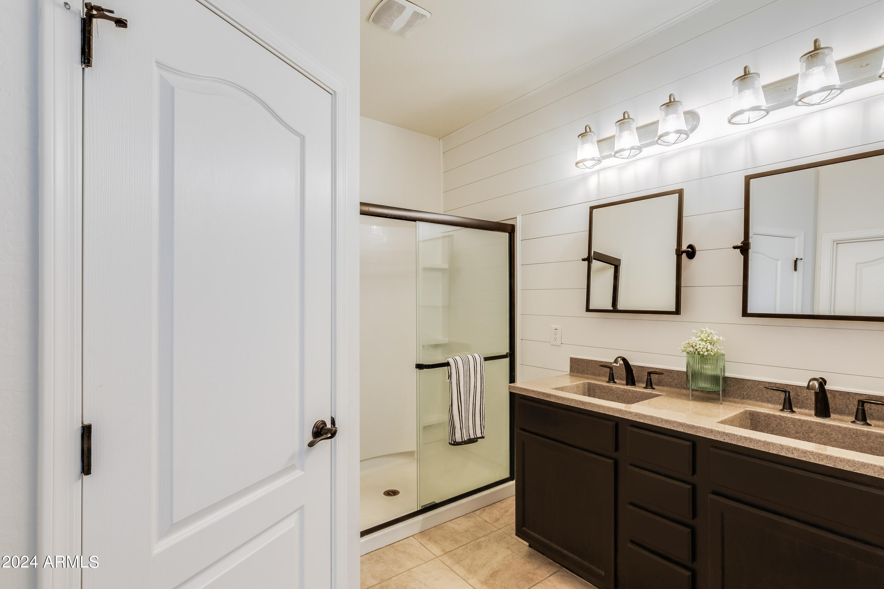 12123 West Rowel Road Peoria, AZ 85383 - Photo 8 of 19 12123 W Rowell-15