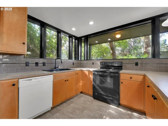 $639,900 | 2350 Columbia Street, Eugene, OR 97403