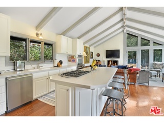 21078 Entrada Road Topanga, CA 90290 - Photo 12 of 40 Gallery Image 12