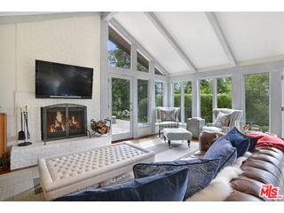 21078 Entrada Road Topanga, CA 90290 - Photo 8 of 40 Gallery Image 8