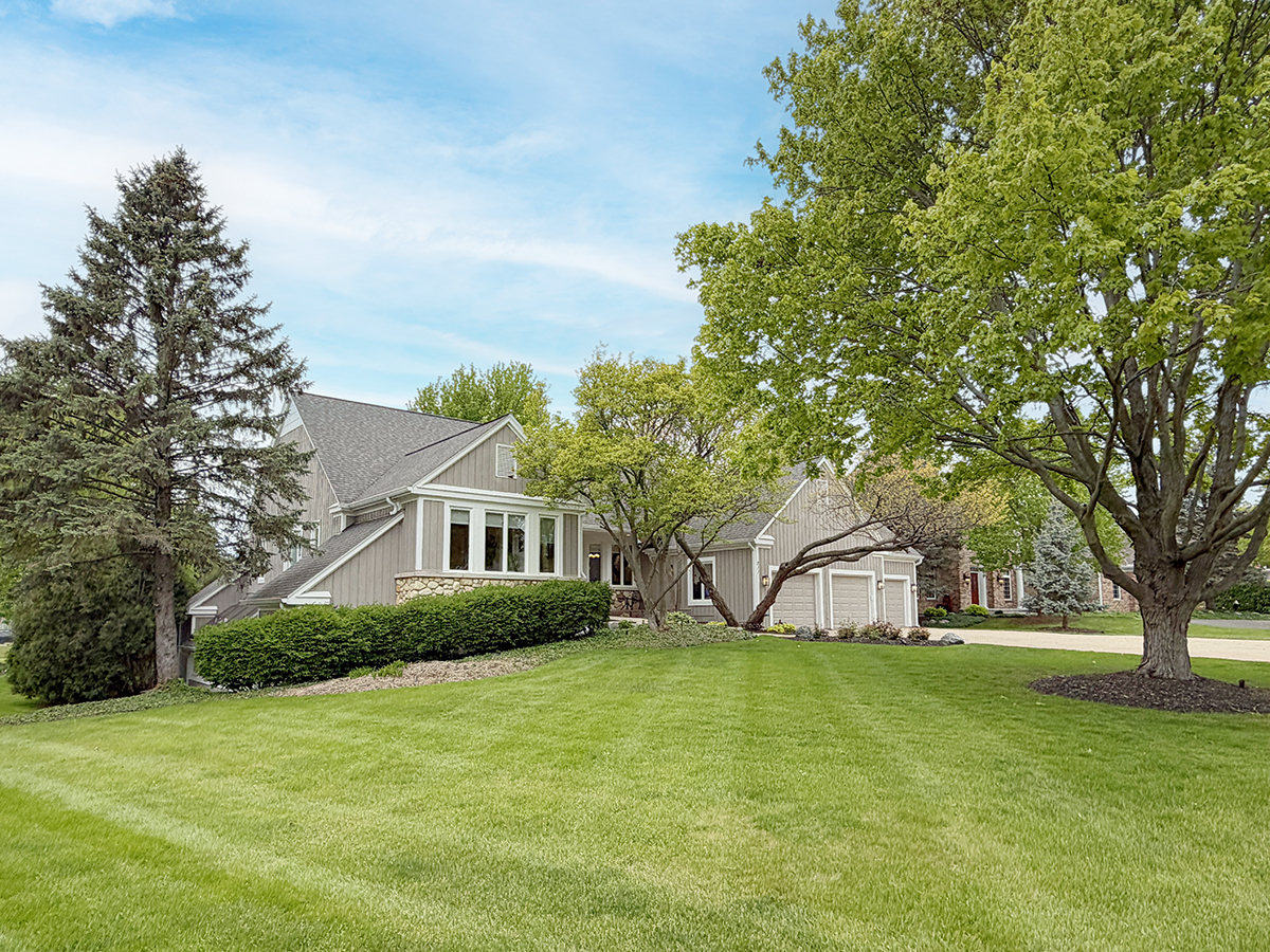 211 Ridge Lane Lake In The Hills, IL 60156 - Photo 1 of 63