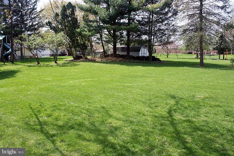 2315 Beacon Hill Road Lancaster, PA 17601 - Photo 3 of 11 Gallery Image 3