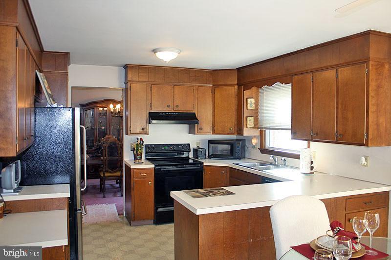 2315 Beacon Hill Road Lancaster, PA 17601 - Photo 4 of 11 Gallery Image 4