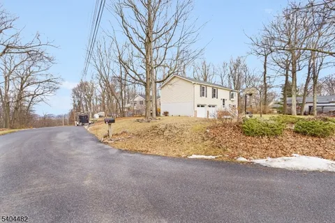 $425,000 | 4 Bantry Court, Vernon, NJ 07422